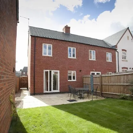 Dbs Serviced Apartments - The Stretton Castle Donington Exterior photo