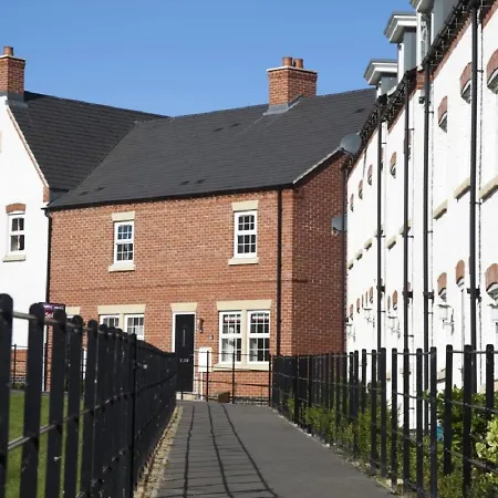 Dbs Serviced Apartments - The Stretton Castle Donington Exterior photo