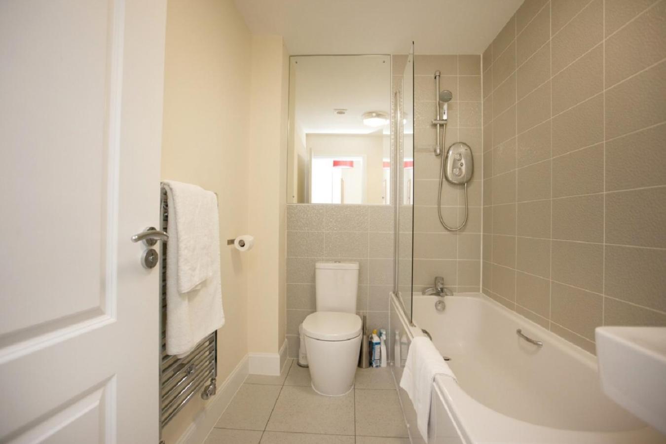 Dbs Serviced - The Stretton Apartment